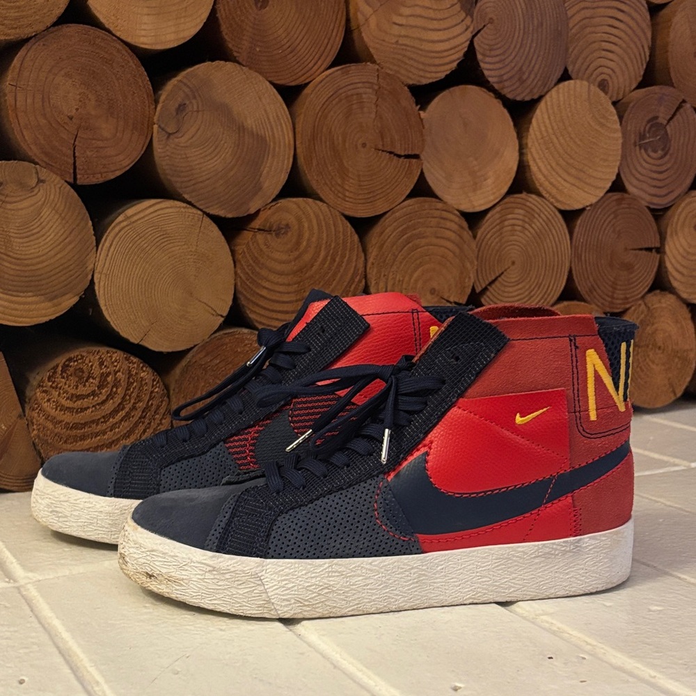 Nike Men's Dark Blue and Red Sneakers